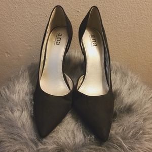 Black Seude Pumps Size 8.5